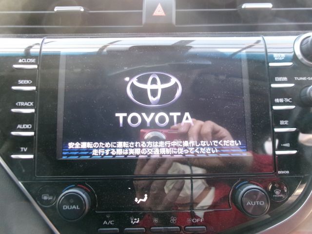 TOYOTA CAMRY HYBRID 2018 Image 31