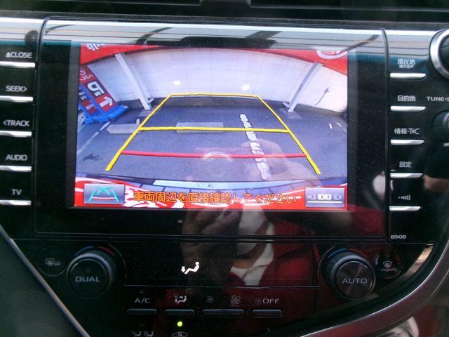 TOYOTA CAMRY HYBRID 2018 Image 31