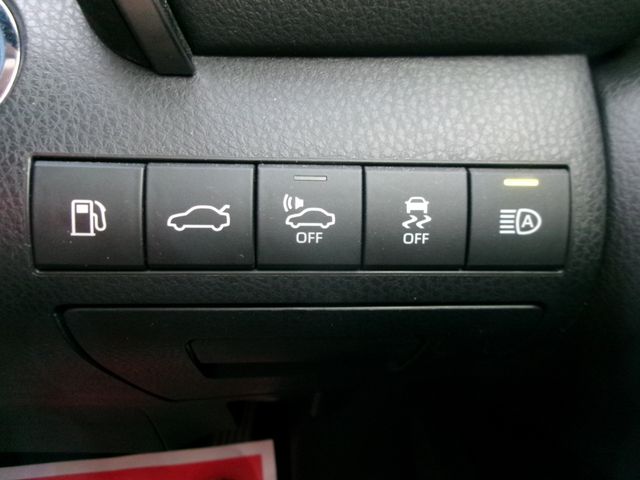 TOYOTA CAMRY HYBRID 2018 Image 31