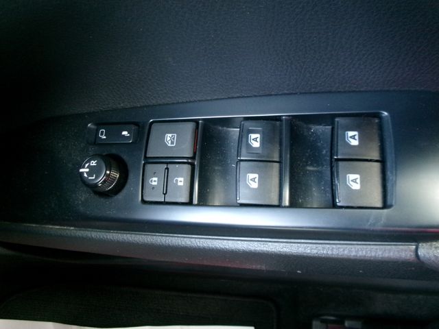 TOYOTA CAMRY HYBRID 2018 Image 31