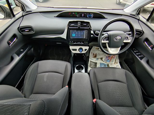 TOYOTA PRIUS 2018 Image 31