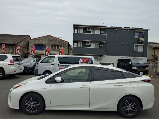TOYOTA PRIUS 2018 Image 31