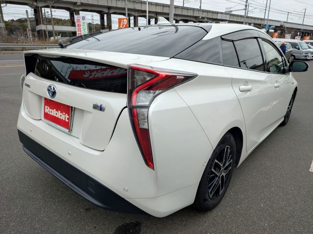 TOYOTA PRIUS 2018 Image 31