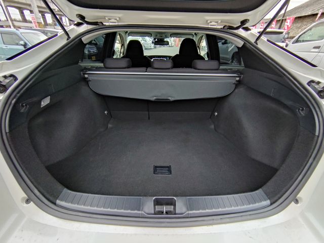 TOYOTA PRIUS 2018 Image 31