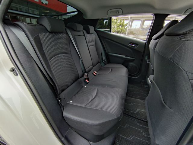 TOYOTA PRIUS 2018 Image 31