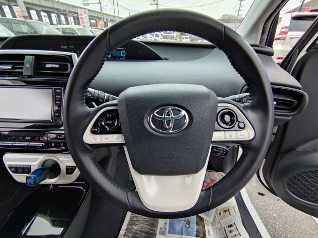 TOYOTA PRIUS 2018 Image 31