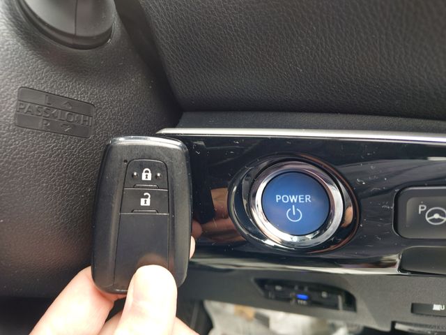 TOYOTA PRIUS 2018 Image 31