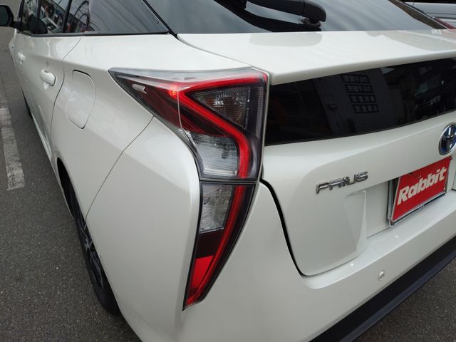 TOYOTA PRIUS 2018 Image 31