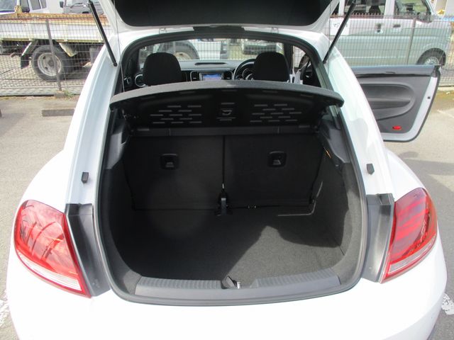 VOLKSWAGEN THE BEETL 2018 Image 31