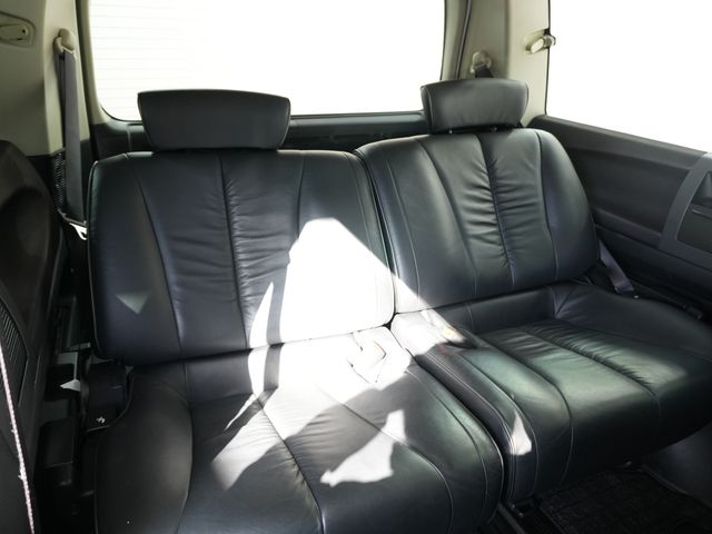 NISSAN ELGRAND 2009 Image 31