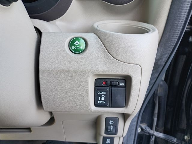 HONDA N BOX 2017 Image 31