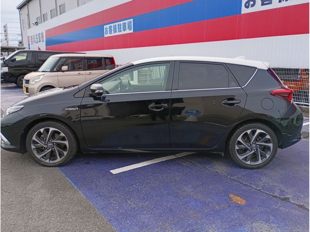 TOYOTA AURIS HYBRID 2016 Image 31