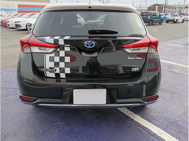 TOYOTA AURIS HYBRID 2016 Image 31