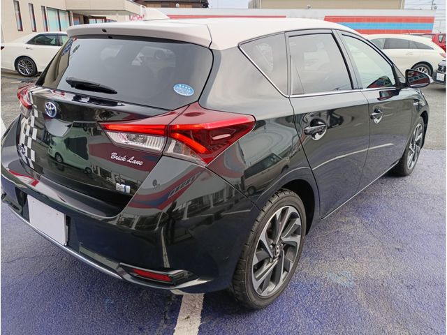 TOYOTA AURIS HYBRID 2016 Image 31