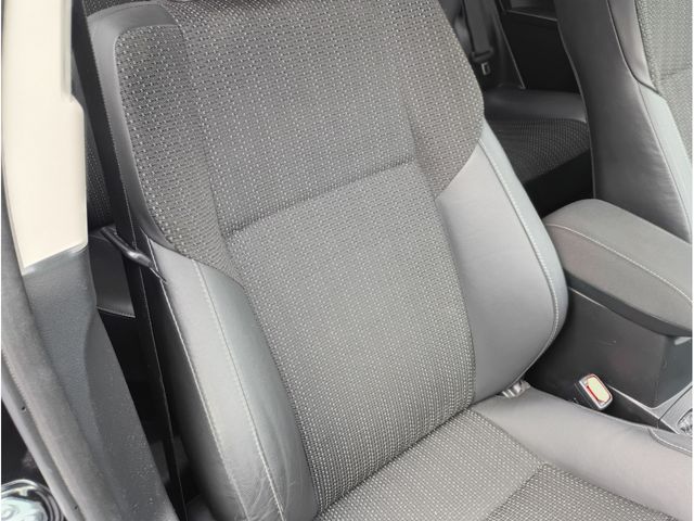 TOYOTA AURIS HYBRID 2016 Image 31