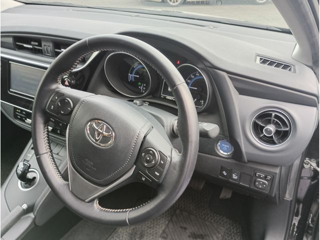 TOYOTA AURIS HYBRID 2016 Image 31