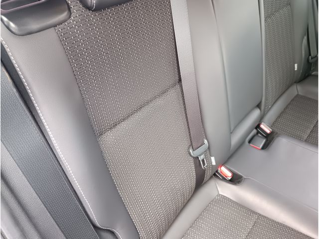 TOYOTA AURIS HYBRID 2016 Image 31