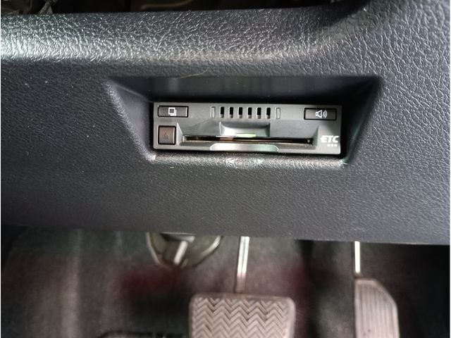 TOYOTA AURIS HYBRID 2016 Image 31