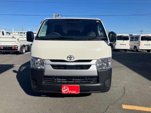 TOYOTA HIACE VAN 2WD 2025 Image 31