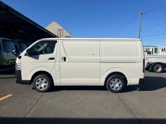 TOYOTA HIACE VAN 2WD 2025 Image 31