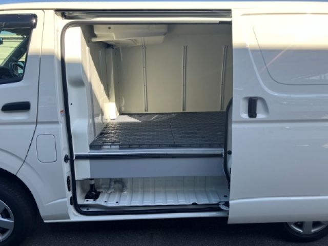 TOYOTA HIACE VAN 2WD 2025 Image 31