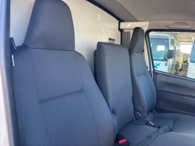 TOYOTA HIACE VAN 2WD 2025 Image 31