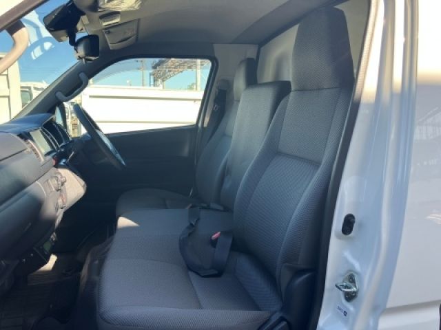 TOYOTA HIACE VAN 2WD 2025 Image 31