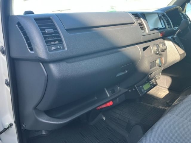 TOYOTA HIACE VAN 2WD 2025 Image 31