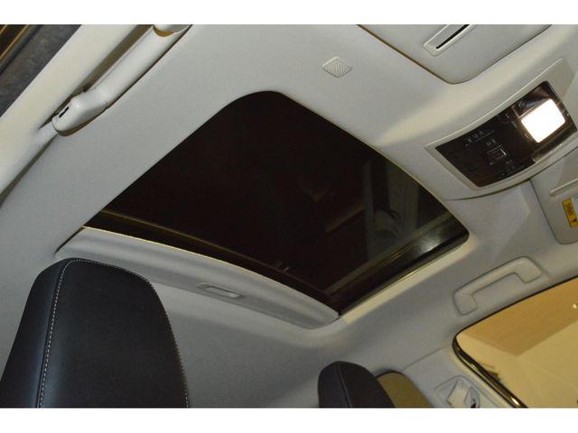 TOYOTA LEXUS NX300H 2019 Image 31