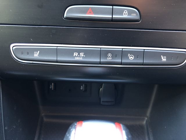 RENAULT MEGANE HATCH 2019 Image 31