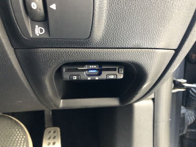 RENAULT MEGANE HATCH 2019 Image 31