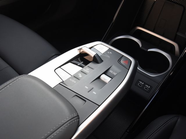 BMW IX1 2024 Image 31