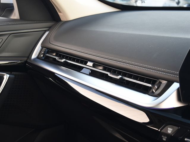 BMW IX1 2024 Image 31