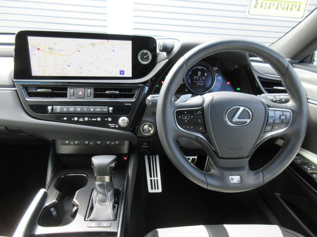 TOYOTA LEXUS ES300H 2023 Image 31
