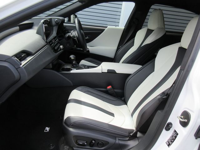 TOYOTA LEXUS ES300H 2023 Image 31