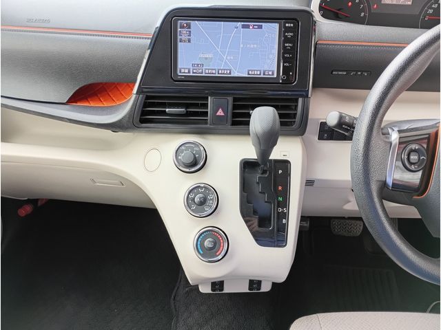 TOYOTA SIENTA 2015 Image 31