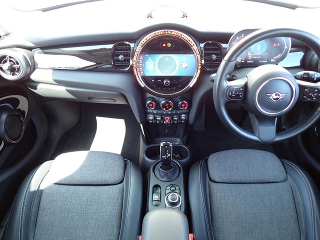 BMW MINI COOPER SD 5DOOR 2021 Image 31