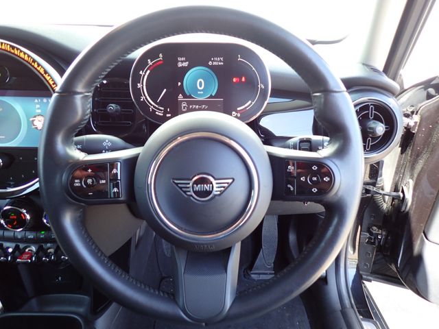 BMW MINI COOPER SD 5DOOR 2021 Image 31