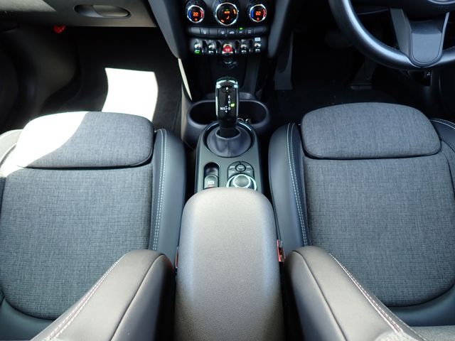 BMW MINI COOPER SD 5DOOR 2021 Image 31