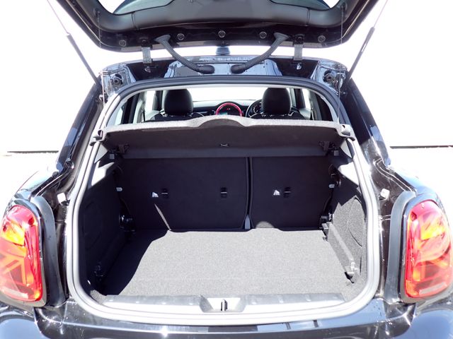 BMW MINI COOPER SD 5DOOR 2021 Image 31