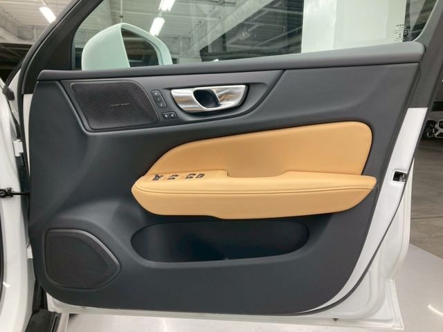 VOLVO V60 CROSS COUN 2023 Image 31