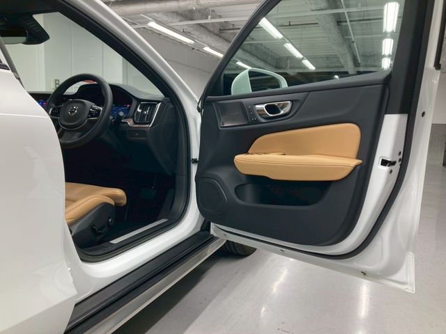 VOLVO V60 CROSS COUN 2023 Image 31