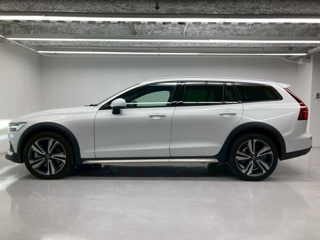 VOLVO V60 CROSS COUN 2023 Image 31