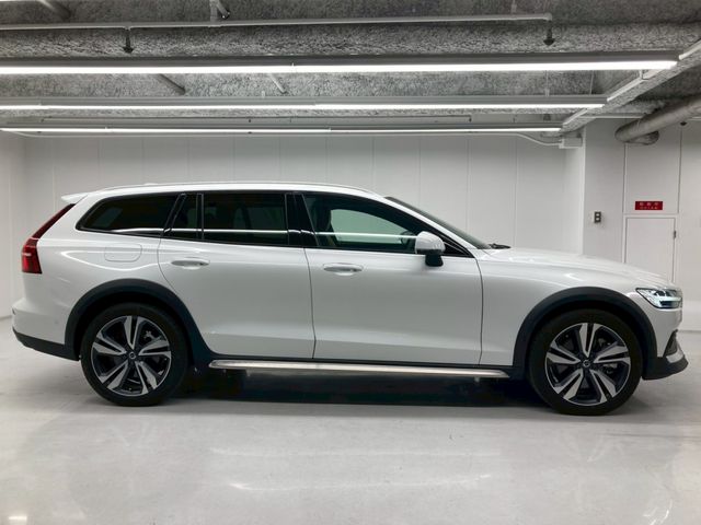 VOLVO V60 CROSS COUN 2023 Image 31