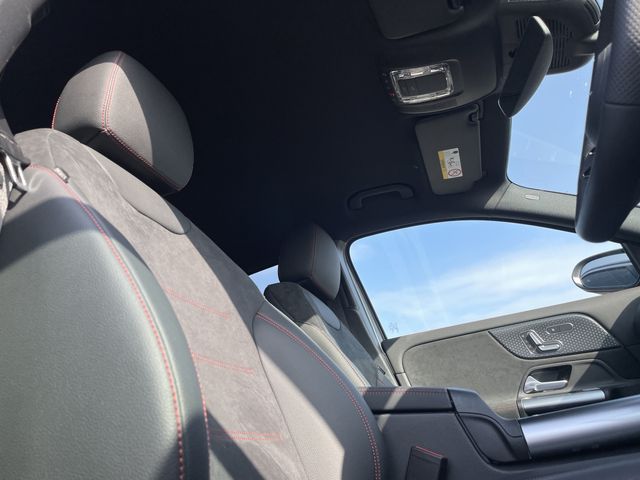 MERCEDES BENZ EQA 2025 Image 31