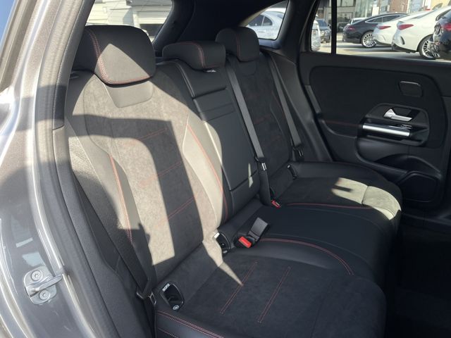 MERCEDES BENZ EQA 2025 Image 31