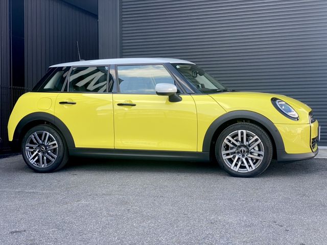 BMW MINI COOPER 5DOOR 2025 Image 31