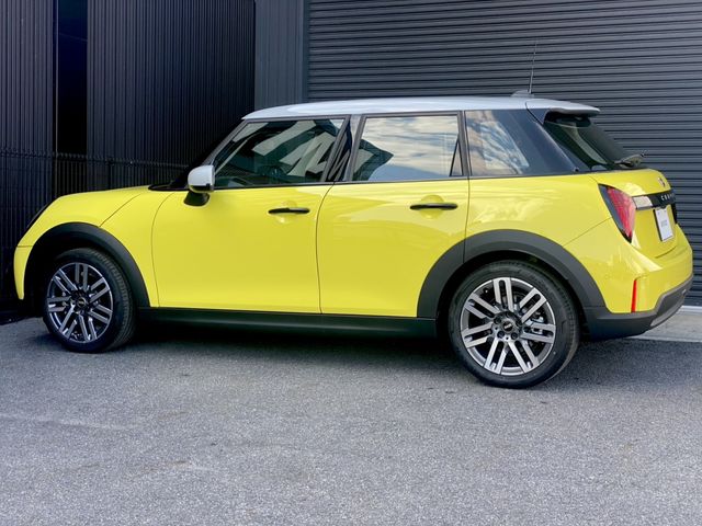 BMW MINI COOPER 5DOOR 2025 Image 31