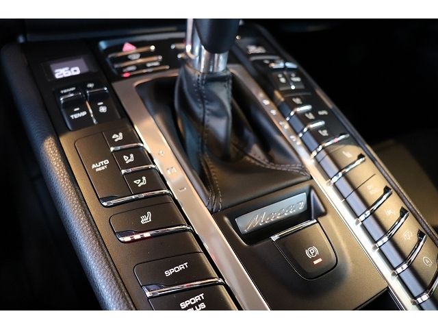 PORSCHE MACAN 2018 Image 31