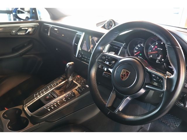 PORSCHE MACAN 2018 Image 31